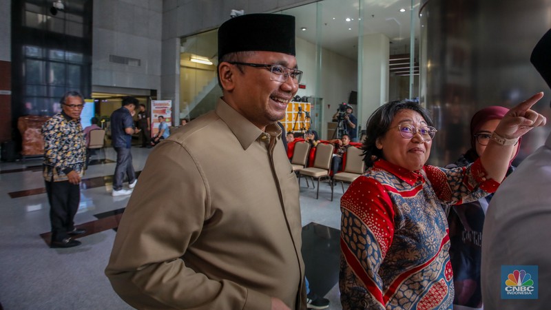 Mantan Menteri Agama era Presiden RI ke-7 Joko Widodo, Yaqut Cholil Qoumas tiba di Gedung Merah Putih KPK, Jakarta, Kamis (7/8/2025). (CNBC Indonesia/Tias Budiarto) Mantan Menteri Agama era Presiden RI ke-7 Joko Widodo, Yaqut Cholil Qoumas tiba di Gedung Merah Putih KPK, Jakarta, Kamis (7/8/2025). (CNBC Indonesia/Tias Budiarto)