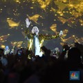 Penampilan King Nassar menghibur para pengunjung dalam acara LPS Financial Festival 2025 di Dyandra Convention Center, Surabaya, Jawa Timur, Kamis (7/8/2025). (CNBC Indonesia/Tias Budiarto)