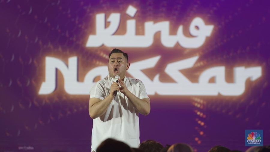 Penampilan Band RAN menghibur para pengunjung dalam acara LPS Financial Festival 2025 di Dyandra Convention Center, Surabaya, Jawa Timur, Kamis (7/8/2025). (CNBC Indonesia/Tias Budiarto)