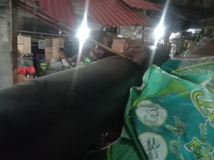 Geger Pipa Jumbo Jatuh Timpa Lapak di Jakut dari Ketinggian 3 Meter