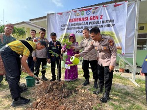 SMA di Pekanbaru Dukung Penanaman Pohon: Aksi Kecil tapi Berdampak Besar