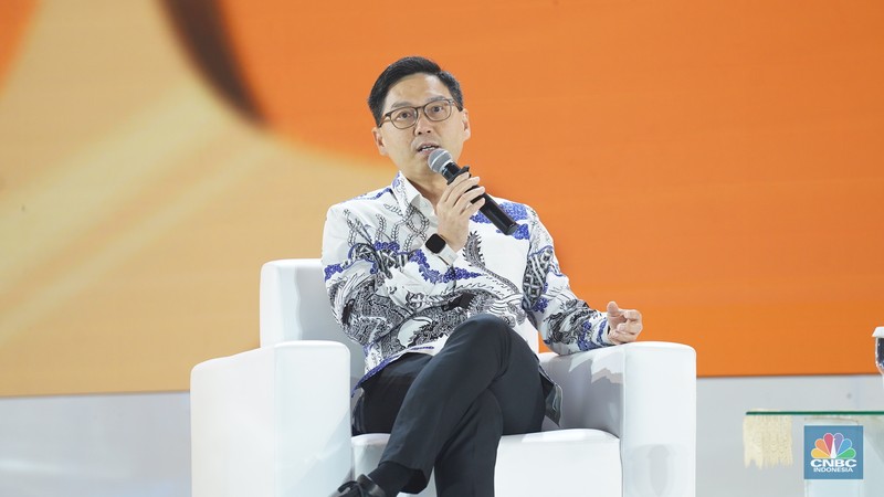 Presiden Direktur HM Sampoerna, Ivan Cahyadi menyampaikan paparan dalam acara LPS Financial Festival 2025 di Dyandra Convention Center, Surabaya, Jawa Timur, Kamis (7/8/2025). (CNBC Indonesia/Tias Budiarto) Presiden Direktur HM Sampoerna, Ivan Cahyadi menyampaikan paparan dalam acara LPS Financial Festival 2025 di Dyandra Convention Center, Surabaya, Jawa Timur, Kamis (7/8/2025). (CNBC Indonesia/Tias Budiarto)