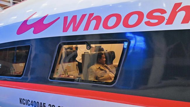 Naik Kereta Cepat Whoosh ke Bandung, Prabowo Duduk Dekat Jendela