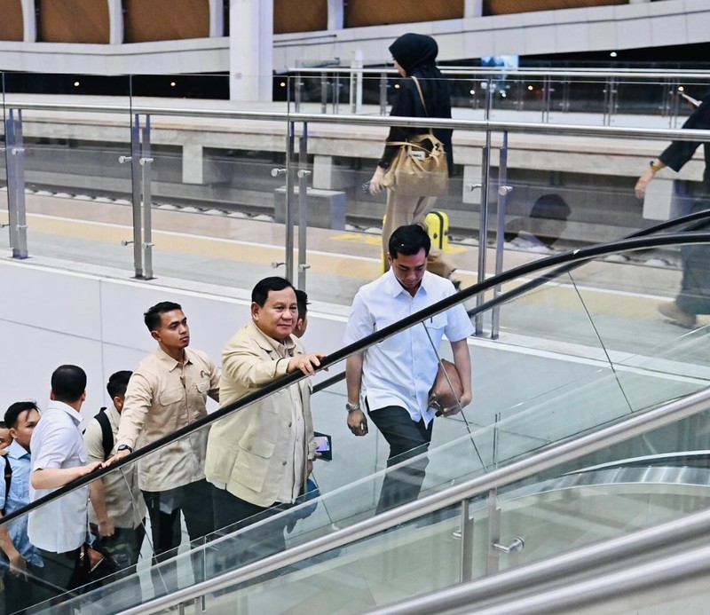 Presiden Prabowo Subianto bertolak menuju Provinsi Jawa Barat dalam rangka kunjungan kerja, Rabu (06/08/2025). (Tangkapan Layar Instagram/Kemensetneg.RI)