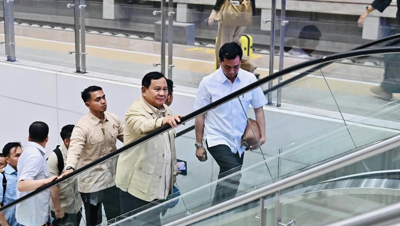 Presiden Prabowo Subianto bertolak menuju Provinsi Jawa Barat dalam rangka kunjungan kerja, Rabu (06/08/2025). (Tangkapan Layar Instagram/Kemensetneg.RI)