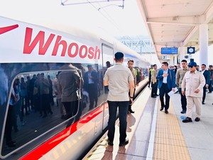 Selesai Kunjungan di Bandung, Prabowo Naik Whoosh Lagi ke Jakarta