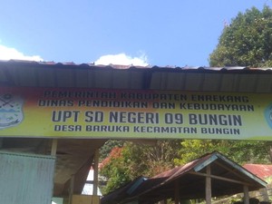 Keselamatan Terancam Bikin Siswa SD di Enrekang Direlokasi ke Kolong Rumah