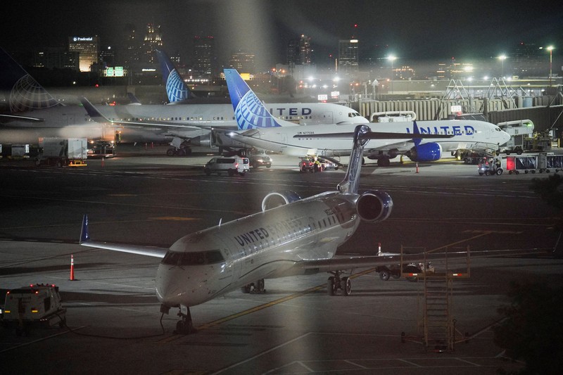 Sejumlah pesawat milik United Airlines batal terbang akibat gangguan sistem menyeluruh. Sejumlah pesawat milik United Airlines batal terbang akibat gangguan sistem menyeluruh, Rabu (6/8). (REUTERS/RYAN MURPHY)