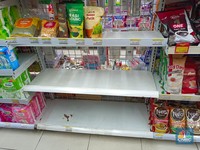 Distributor Ramai-Ramai Tarik Stok, Beras Premium di Ritel Kosong