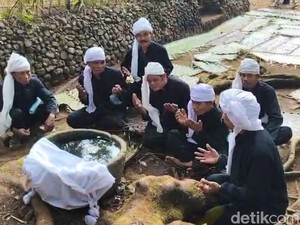 Tradisi Saparan, Warga Banjarnegara Makan Bersama di Petilasan Ki Tunggul Manik