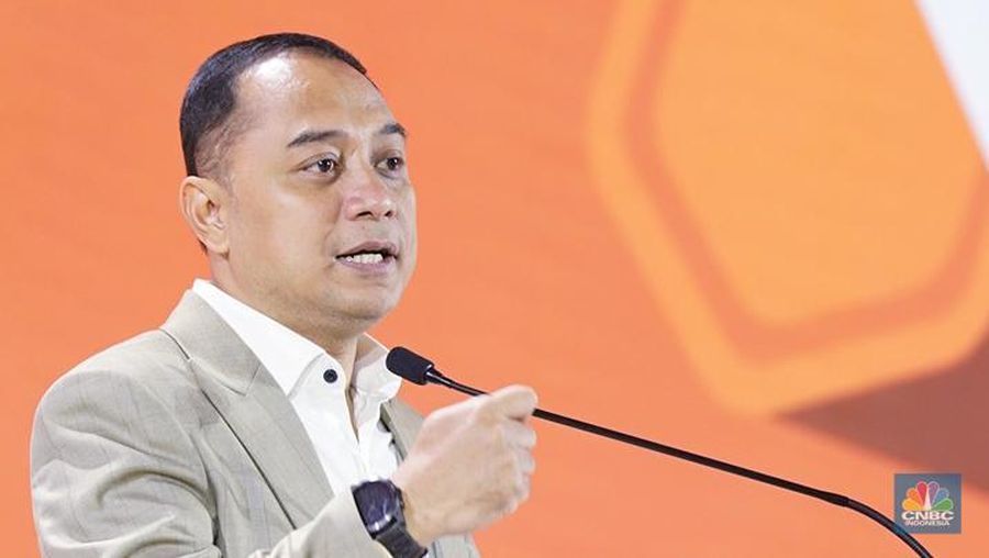 Presiden Direktur HM Sampoerna, Ivan Cahyadi menyampaikan paparan dalam acara LPS Financial Festival 2025 di Dyandra Convention Center, Surabaya, Jawa Timur, Kamis (7/8/2025). (CNBC Indonesia/Tias Budiarto)