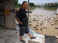 Mendadak Banjir Bandang, Potret Wilayah China Jadi Cokelat