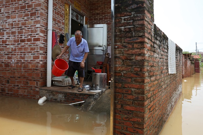 ASIA-WEATHER/CHINA A drone view shows a house that partially collapsed after days of heavy rainfall, at a flooded section of the village in Qingyuan, Guangdong province, China August 8, 2025. REUTERS/Florence Lo