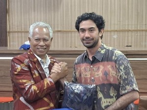 Reza Rahadian Minta Pemkab Bima Gerak Cepat Perbaiki Sekolah Rusak