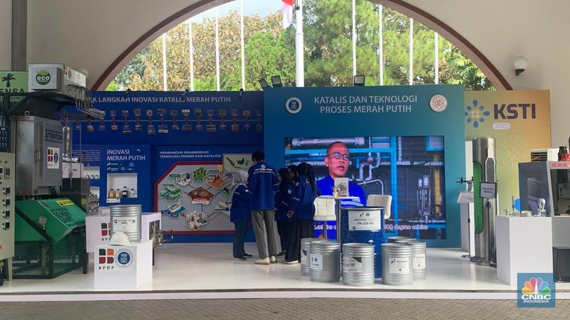 Berbagai inovasi dan riset dipamerkan pada Konvensi Sains, Teknologi dan Industri Indonesia (KSTI) 2025 di Sasana Ganesa ITB, Kota Bandung, Jumat (8/8/2025). (CNBC Indonesia/fergi)