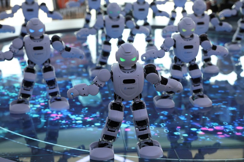 CHINA-ROBOTS/ A staff member works at a section selling Robot World merchandise, during an organised media tour to Robot Mall, a store selling humanoid and other robots, in Beijing, China August 6, 2025. REUTERS/Florence Lo