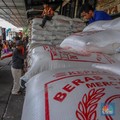 Pedagang Beras Pasar Induk Cipinang Mendadak Takut Berjualan, Ada Apa?