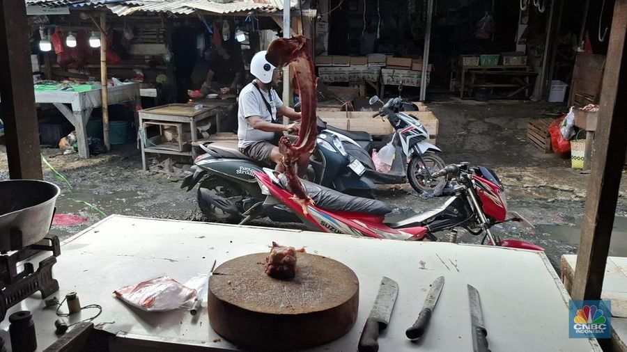Harga Daging sapi di Pasar Kemiri Muka Depok dan Pasar Minggu Jakarta Selatan, Jumat (8/8/2025). CNBC Indonesia/Chandra Dwi Pranata