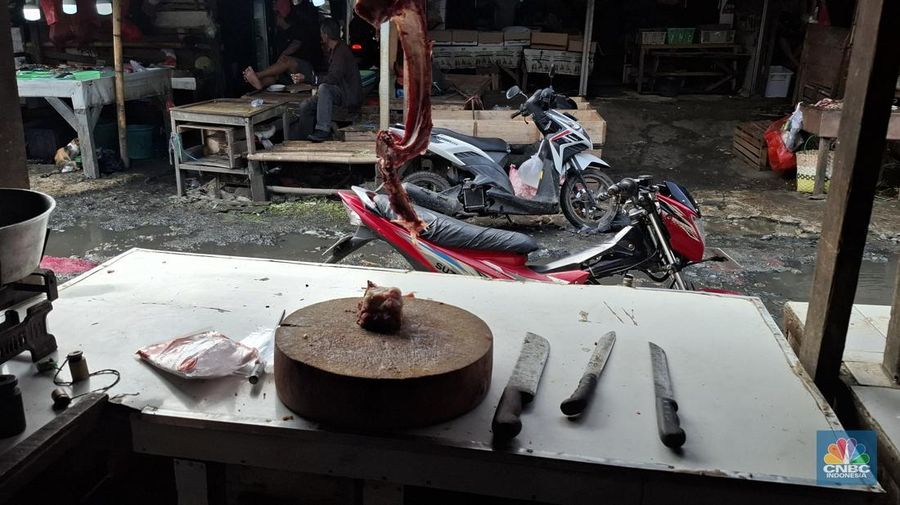 Harga Daging sapi di Pasar Kemiri Muka Depok dan Pasar Minggu Jakarta Selatan, Jumat (8/8/2025). CNBC Indonesia/Chandra Dwi Pranata