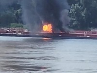 Breaking News: Helikopter Jatuh dan Tabrak Tongkang di Sungai, 2 Tewas
