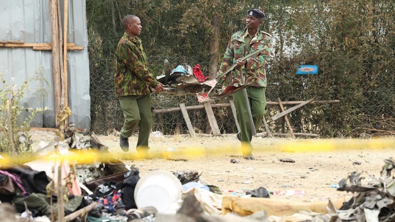 Police officers carry the wreckage at the scene where a Cessna plane operated by AMREF Flying Doctors crashed into buildings in the Githurai suburb of northeastern Nairobi, Kenya, August 8, 2025. The aircraft, carrying medical staff, was en route to Hargeisa, the capital of Somalia's breakaway territory of Somaliland. REUTERS/Monicah Mwangi