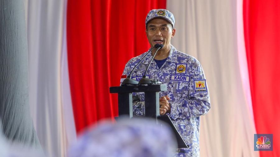 Ketua Umum Kamar Dagang dan Industri (KADIN), Anindya Bakrie dalam acara pembekalan materi peserta Retret KADIN 2025 di Hanggar Skuadron 17 Lanud Halim, Jakarta, Jumat (8/8/2025). (CNBC Indonesia/Faisal Rahman)
