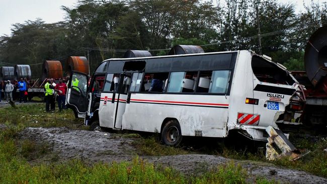 Bus Terguling Masuk Tanggul, 40 Orang Tewas Termasuk Bayi 10 Bulan