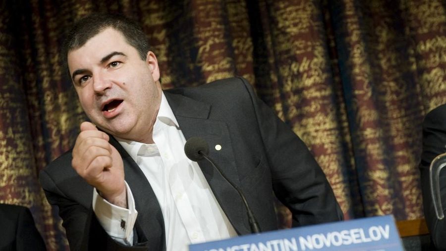 Peraih Nobel Fisika, Konstantin Novoselov, menghadiri konferensi pers di Akademi Ilmu Pengetahuan Kerajaan Swedia pada 7 Desember 2010 di Stockholm. (AFP/JONATHAN NACKSTRAND)