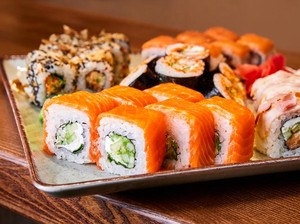 Jangan Asal! Begini 5 Tips Makan Sushi agar Seperti Pro