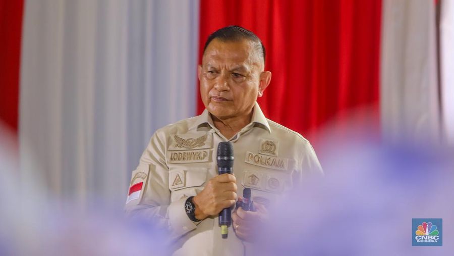 Wamenko Polkam, Letjen TNI (Purn) Lodewijk Freidrich Paulus dalam acara pembekalan materi peserta Retret KADIN 2025 di Hanggar Skuadron 17 Lanud Halim, Jakarta, Jumat (8/8/2025). (CNBC Indonesia/Faisal Rahman)