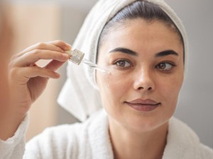Benarkah Retinol Tidak Cocok untuk Kulit Kering? Ini Penjelasan Dokter