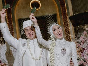 Video: Senyum Bahagia Arbani Yasiz dan Raissa Ramadhani yang Resmi Menikah