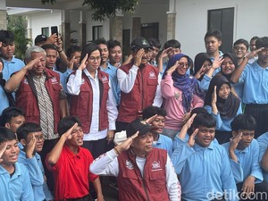 Gus Ipul-Sri Mulyani ke Sekolah Rakyat di Jaksel, Dengar Cerita Unik Siswa