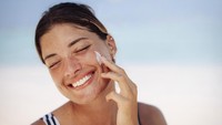 Sunscreen Bikin Wajah Makin Berminyak? Coba Ubah Cara Pakainya 