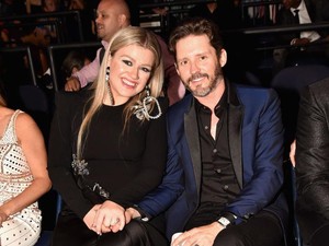 Mantan Suami Kelly Clarkson Meninggal Dunia, 3 Tahun Lawan Kanker Kulit