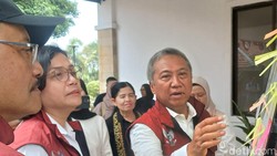 Sri Mulyani Baca Cita-cita Siswa Sekolah Rakyat: Nggak Ada yang Mau Jadi Menkeu?