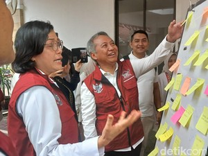 Sri Mulyani Naikkan Anggaran buat Guru-Dosen Jadi Rp 274 Triliun