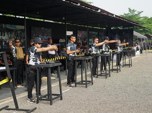 Sambut Kemerdekaan RI, Brimob Polda Metro Gelar Lomba Menembak