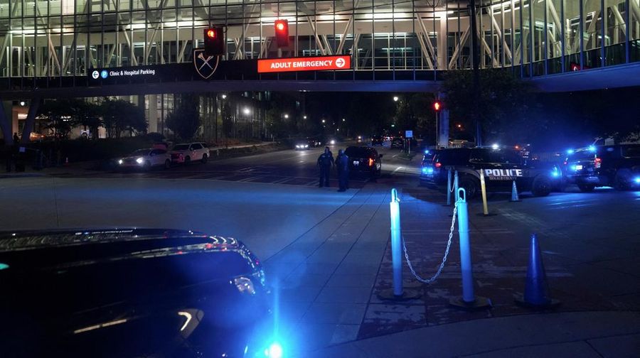 Situasi mencekam terjadi di kampus Universitas Emory, Atlanta, Amerika Serikat, pada Jumat (8/8/2025) waktu setempat. Pihak universitas mengonfirmasi adanya insiden penembakan aktif di kawasan mereka, yang berlokasi di bagian timur kota tersebut. (REUTERS/Megan Varner)