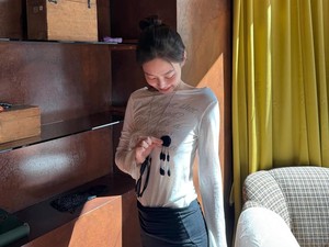 Jennie BLACKPINK Pakai Kaus dengan Pesan Nyeleneh, Langsung Viral