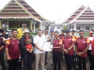 Bank Sulselbar Serahkan Bantuan 5 Motor Sampah ke Pemkab Bone
