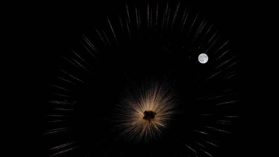 The Sturgeon Moon is seen over the Sultanahmet Mosque, known as the Blue Mosque, in Istanbul, Turkey, August 9, 2025. REUTERS/Dilara Senkaya     TPX IMAGES OF THE DAY