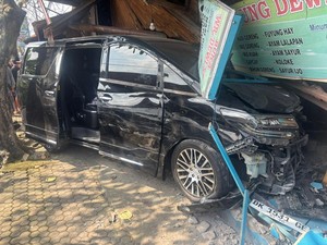 Dua Mobil Berserempet Picu Kecelakaan Beruntun di Mengwi, Satu Korban Luka
