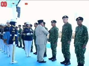Musa Bangun-Glenny Kairupan Dapat Pangkat Kehormatan Bintang 3 dari Prabowo