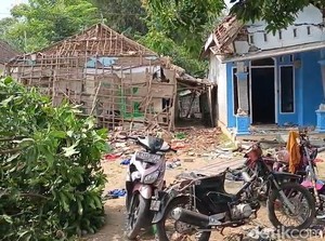 Rumah Pelaku Pembunuh Bocah 7 Tahun di Pasuruan Dihancurkan Warga
