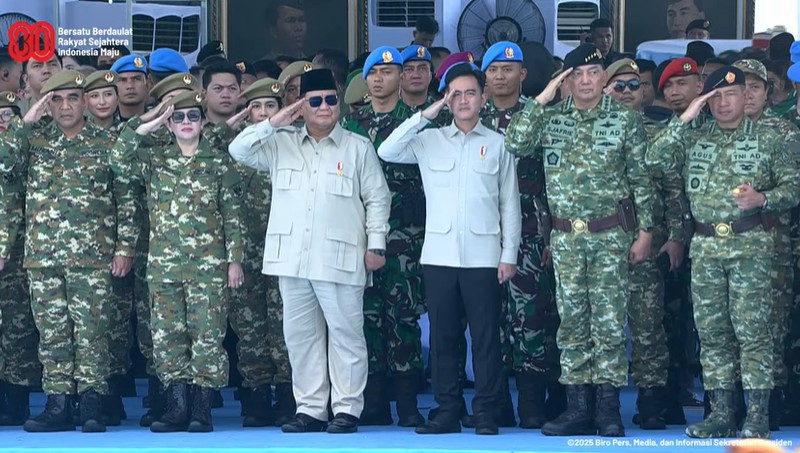 Presiden Prabowo Subianto bertindak selaku inspektur upacara pada Upacara Gelar Pasukan Operasional dan Kehormatan Militer di Landasan Suparlan, Komplek Pendidikan dan Pelatihan Komando Pasukan Khusus (Kopassus), Batujajar, Kabupaten Bandung Barat, Provinsi Jawa Barat, pada Minggu, 10 Agustus 2025. (Kris - Biro Pers Sekretariat Presiden) Presiden Prabowo Subianto bertindak selaku inspektur upacara pada Upacara Gelar Pasukan Operasional dan Kehormatan Militer di Landasan Suparlan, Komplek Pendidikan dan Pelatihan Komando Pasukan Khusus (Kopassus), Batujajar, Kabupaten Bandung Barat, Provinsi Jawa Barat, pada Minggu, 10 Agustus 2025. (Kris - Biro Pers Sekretariat Presiden)