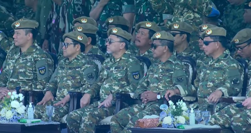 Presiden Prabowo Subianto bertindak selaku inspektur upacara pada Upacara Gelar Pasukan Operasional dan Kehormatan Militer di Landasan Suparlan, Komplek Pendidikan dan Pelatihan Komando Pasukan Khusus (Kopassus), Batujajar, Kabupaten Bandung Barat, Provinsi Jawa Barat, pada Minggu, 10 Agustus 2025. (Kris - Biro Pers Sekretariat Presiden)