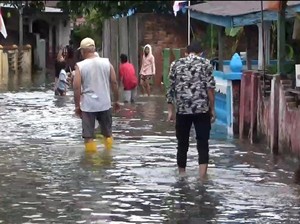 Permukiman Warga di Bengkulu Terendam Banjir Setinggi Dada Orang Dewasa