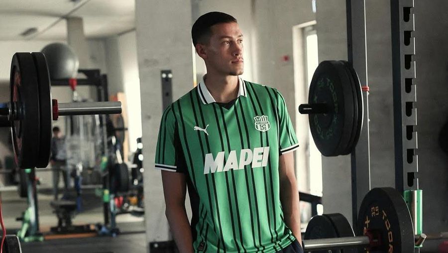 Bek timnas Indonesia, Jay Idzes, resmi bergabung dengan klub Serie A Italia, Sassuolo, dan langsung mencatatkan diri sebagai rekrutan termahal Neroverdi pada bursa transfer musim panas ini. (Instagram/sassuolocalcio)