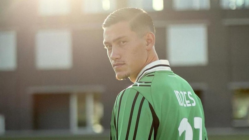 Bek timnas Indonesia, Jay Idzes, resmi bergabung dengan klub Serie A Italia, Sassuolo, dan langsung mencatatkan diri sebagai rekrutan termahal Neroverdi pada bursa transfer musim panas ini. (Instagram/sassuolocalcio)